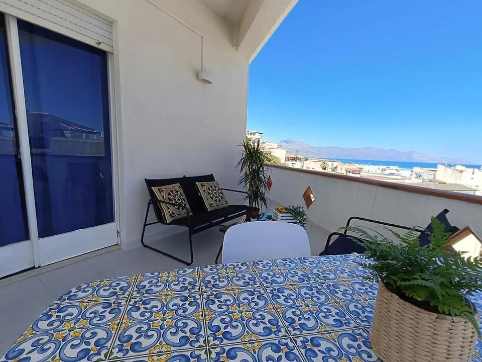 Onda Blu: Panoramic Apartment with Veranda and Parking Alcamo Marina