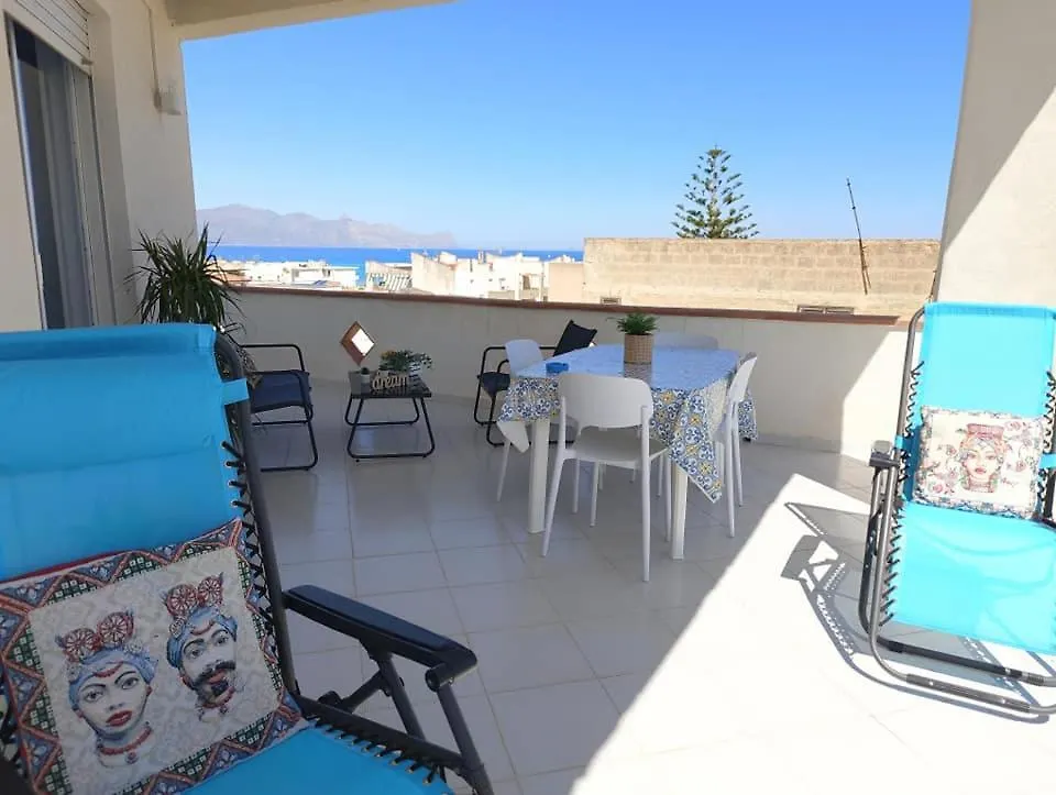 Onda Blu: Panoramic Apartment with Veranda and Parking Alcamo Marina