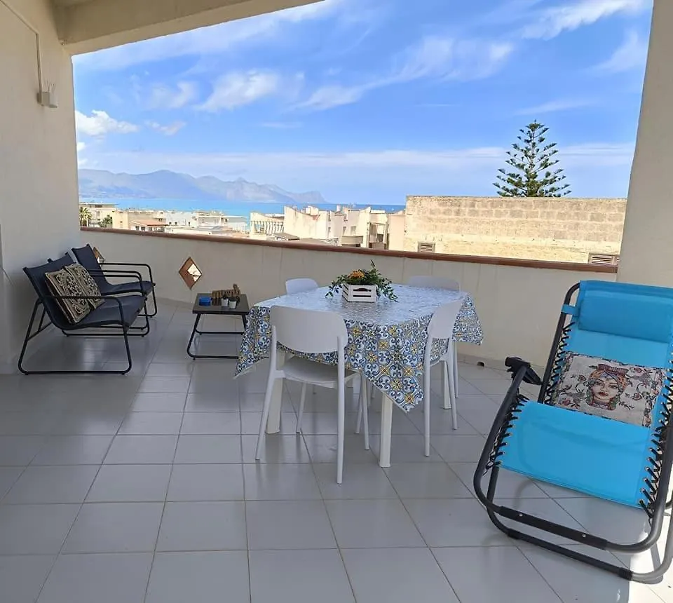 Onda Blu: Panoramic Apartment with Veranda and Parking Alcamo Marina