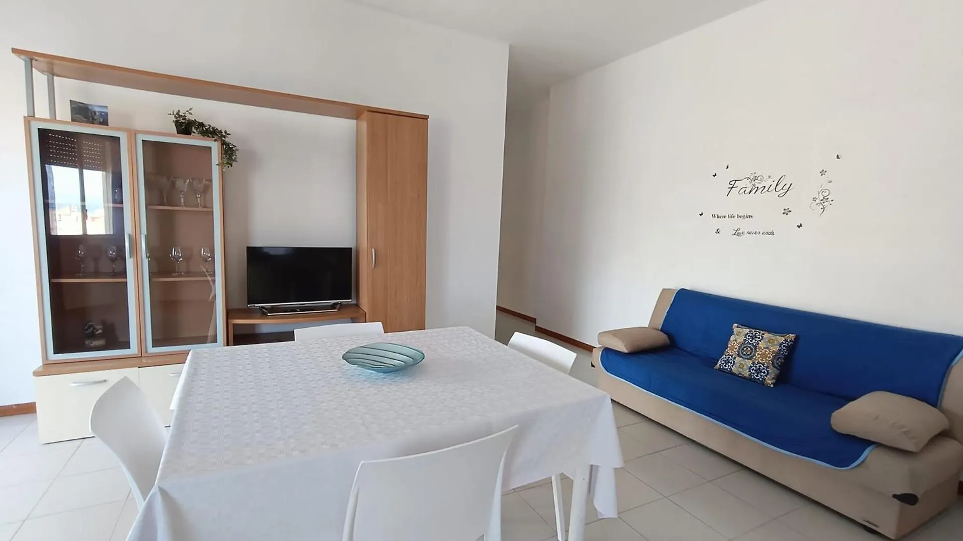 Onda Blu: Panoramic Apartment with Veranda and Parking Alcamo Marina